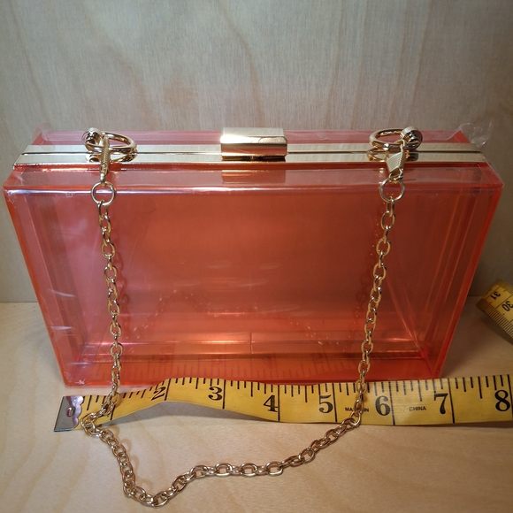 💋Chic Transparent Pink Clutch with Gold Chain💋 - Picture 4 of 6